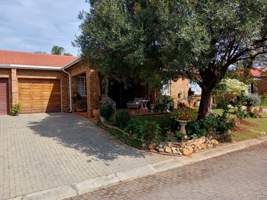 3 Bedroom Property for Sale in Safari Gardens North West